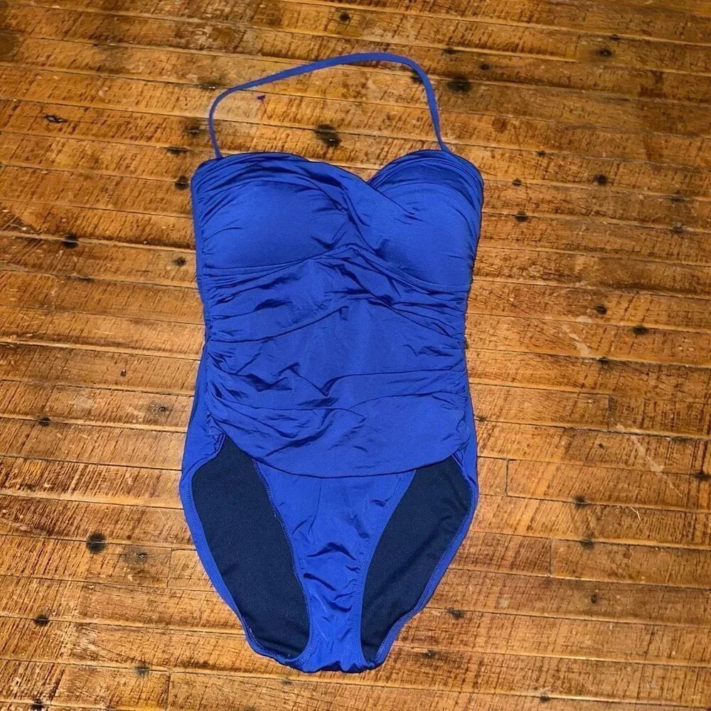 La Blanca blue halter top size 6 one piece swimsuit